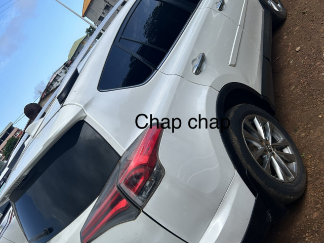Toyota RAV4, Voitures, Conakry