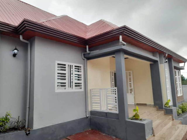 Maison à Doumbouyah, Maisons, Conakry