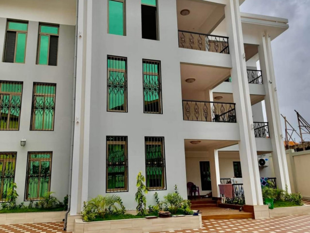 Bâtiment à Lambanyi, Maisons, Conakry