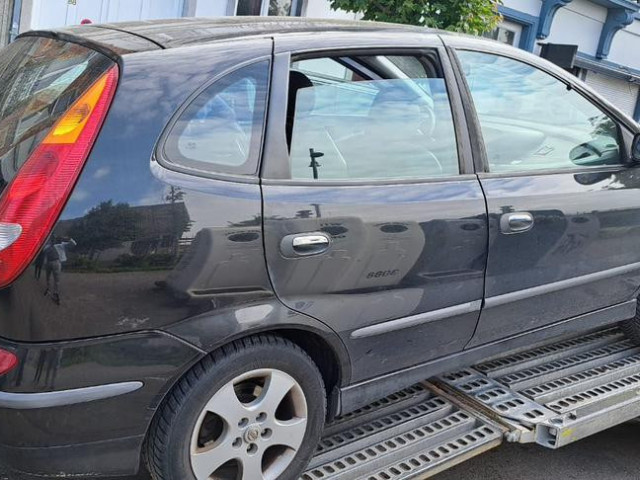Nissan Almera Tino, Voitures, Conakry