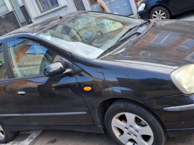 Nissan Almera Tino, Voitures, Conakry