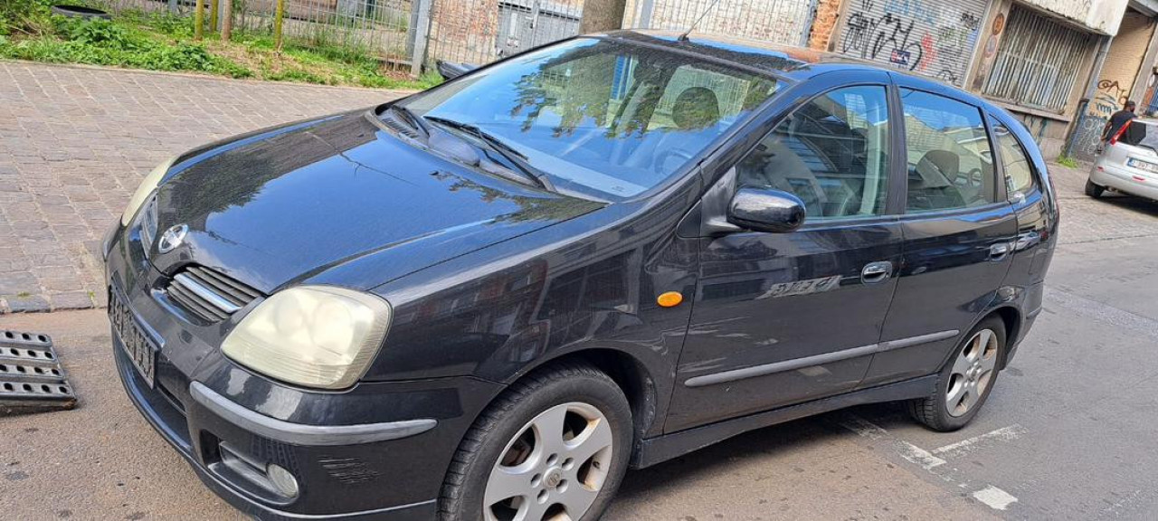Nissan Almera Tino, Voitures, Conakry