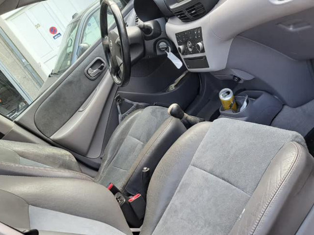 Nissan Almera Tino, Voitures, Conakry