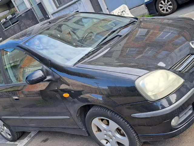 Nissan Almera Tino, Voitures, Conakry