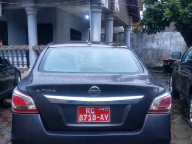 Nissan Altima, Voitures, Conakry