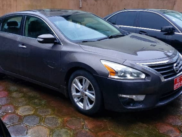 Nissan Altima, Voitures, Conakry