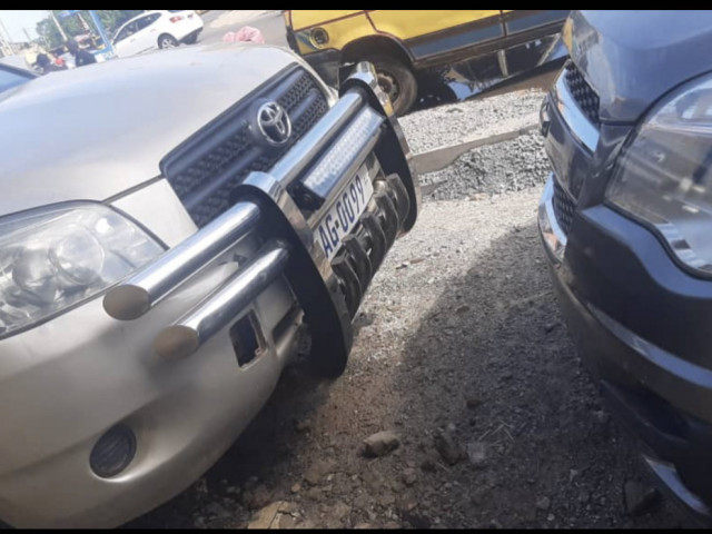 Toyota RAV4, Voitures, Conakry