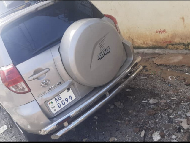 Toyota RAV4, Voitures, Conakry