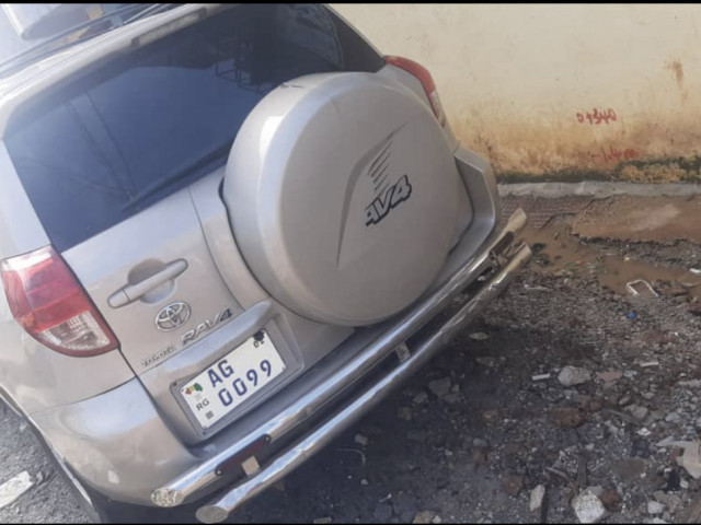 Toyota RAV4, Voitures, Conakry