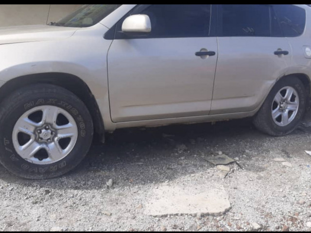 Toyota RAV4, Voitures, Conakry