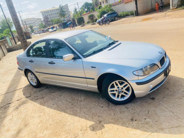 BMW Série 3, Voitures, Conakry