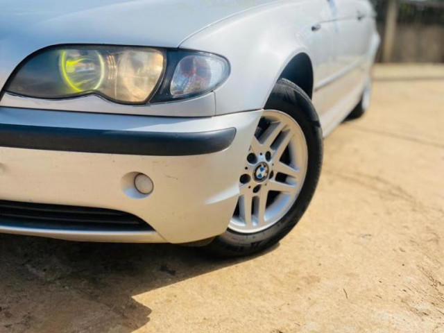 BMW Série 3, Voitures, Conakry