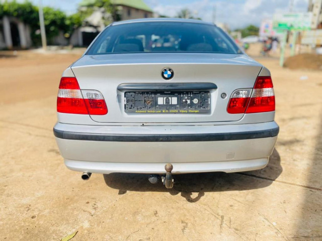 BMW Série 3, Voitures, Conakry