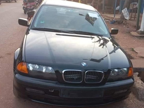 BMW Série 3, Voitures, Conakry