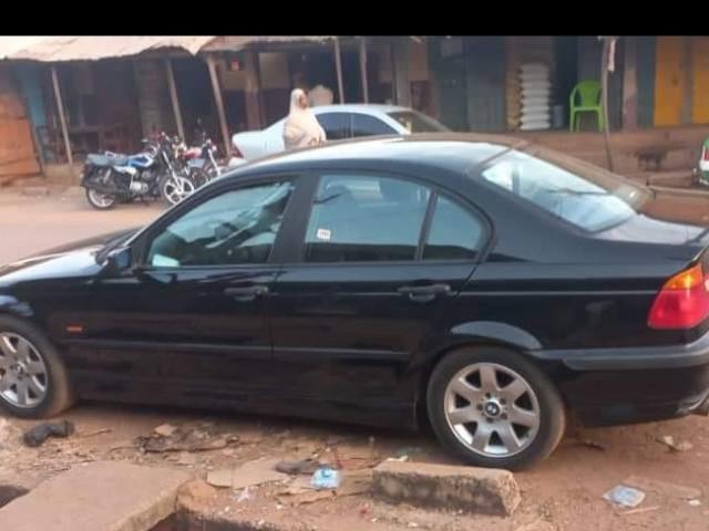 BMW Série 3, Voitures, Conakry