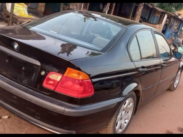 BMW Série 3, Voitures, Conakry