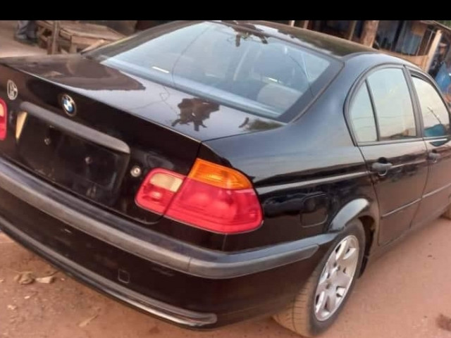 BMW Série 3, Voitures, Conakry