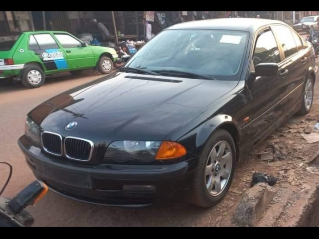 BMW Série 3, Voitures, Conakry