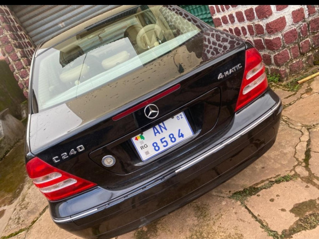 Mercedes-Benz Classe C, Voitures, Conakry