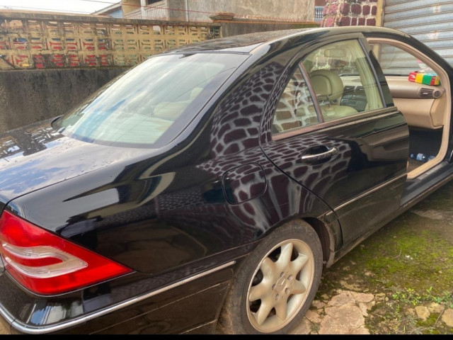 Mercedes-Benz Classe C, Voitures, Conakry