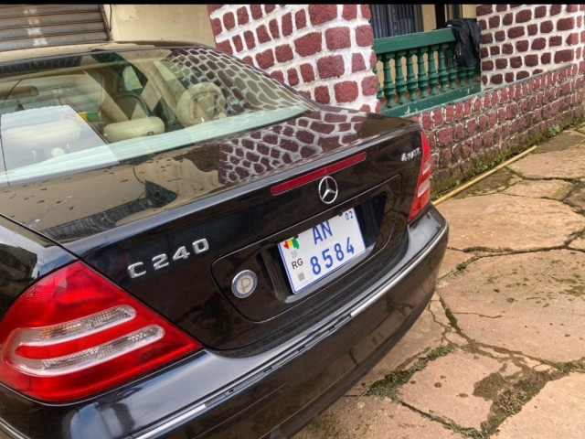 Mercedes-Benz Classe C, Voitures, Conakry