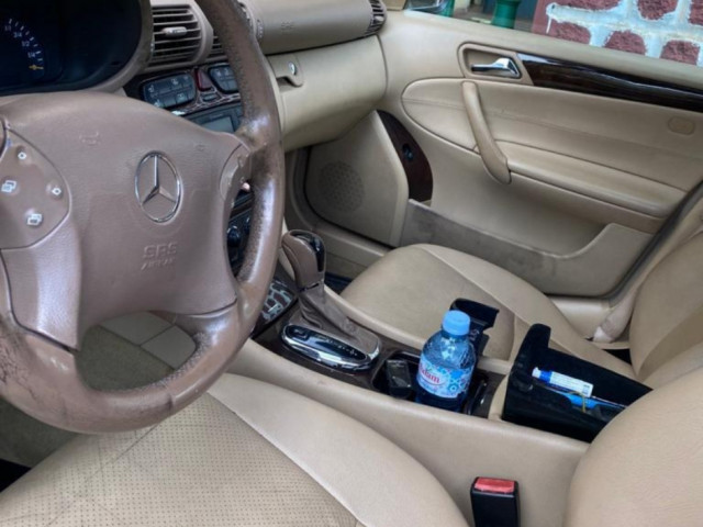 Mercedes-Benz Classe C, Voitures, Conakry