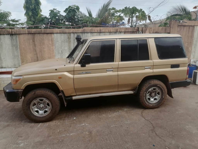 Toyota Land Cruiser, Voitures, Conakry