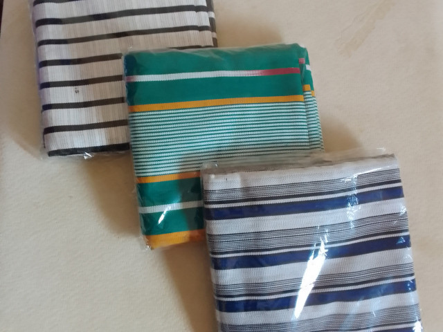 Différents Tissus, Vêtements, Conakry
