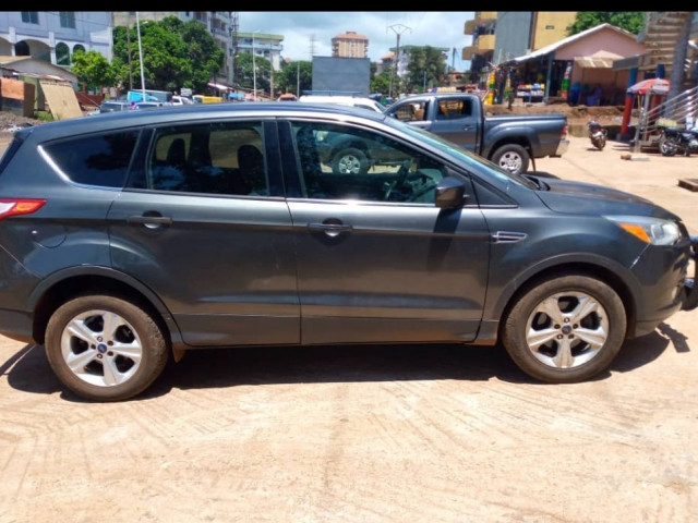 Ford Escape, Voitures, Conakry