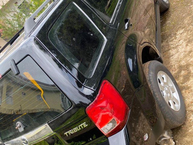 Mazda Tribute, Voitures, Conakry