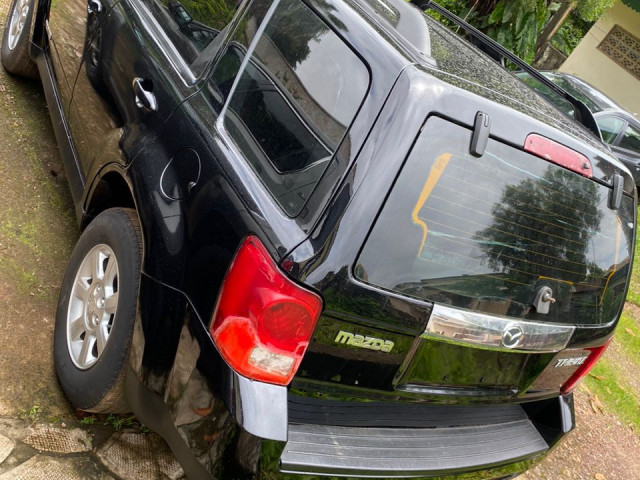 Mazda Tribute, Voitures, Conakry