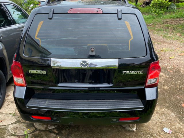 Mazda Tribute, Voitures, Conakry