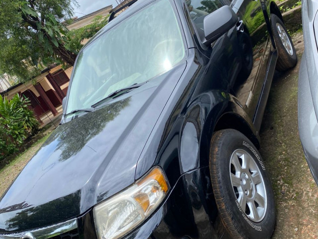 Mazda Tribute, Voitures, Conakry