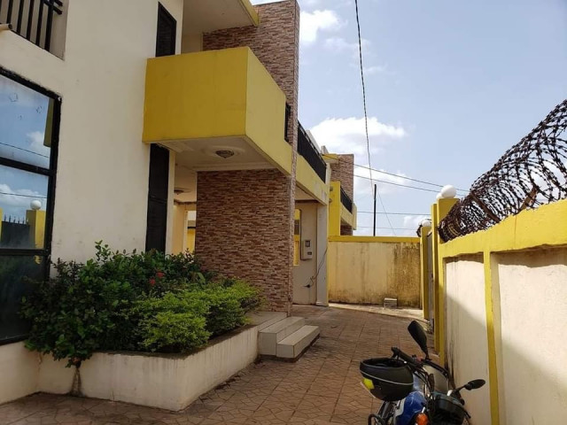 Bâtiment à Kagbelen, Maisons, Conakry