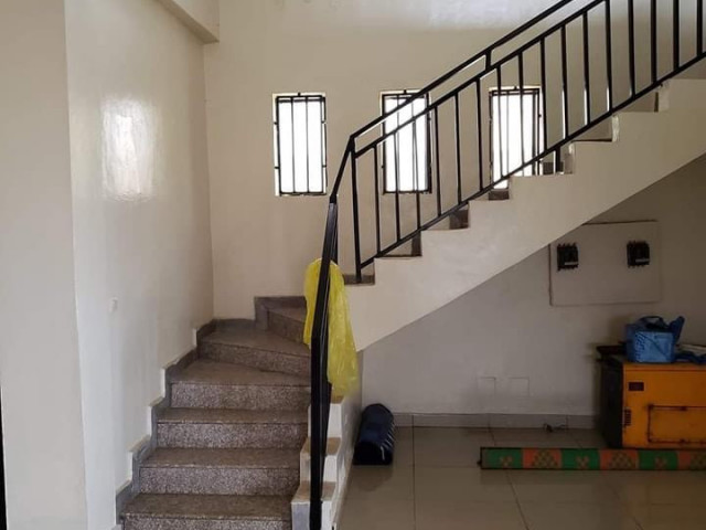 Bâtiment à Kagbelen, Maisons, Conakry