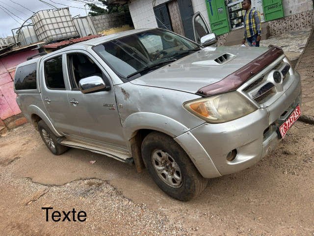 Toyota Hilux, Voitures, Conakry