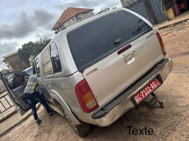 Toyota Hilux, Voitures, Conakry