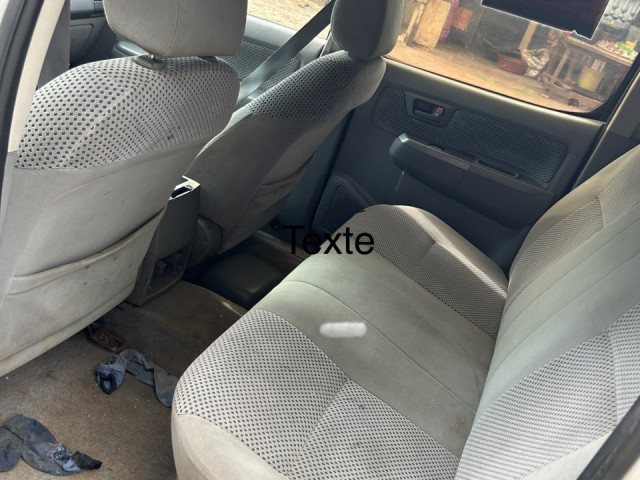 Toyota Hilux, Voitures, Conakry