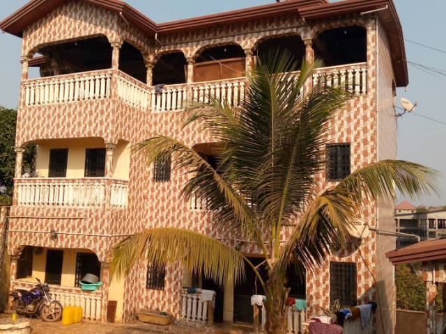 Bâtiment à Fassia, Maisons, Conakry