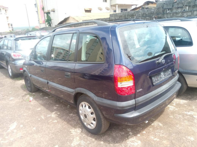 Opel Zafira, Voitures, Conakry