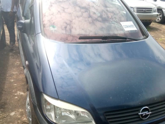 Opel Zafira, Voitures, Conakry