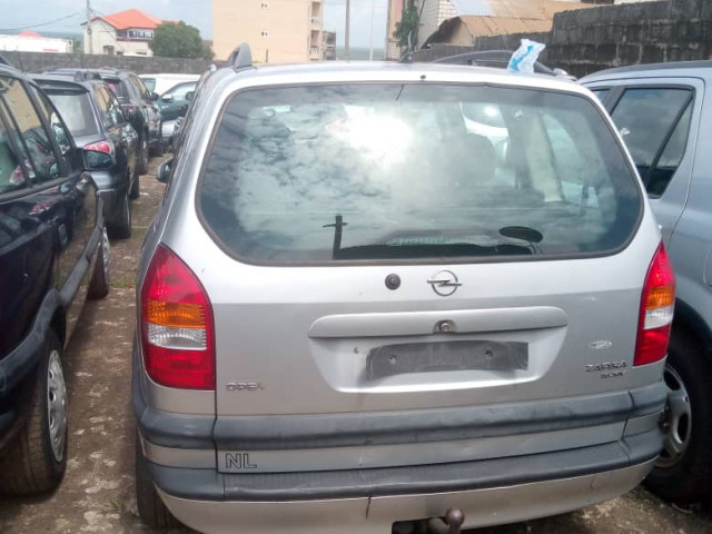 Opel Zafira, Voitures, Conakry