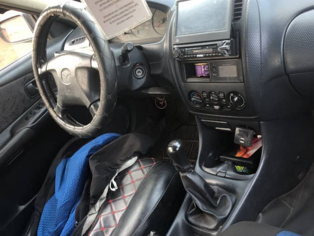 Mazda 323, Voitures, Conakry