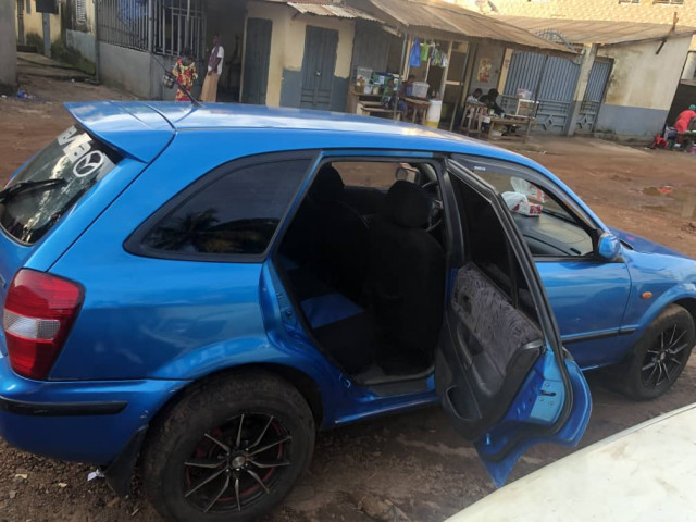 Mazda 323, Voitures, Conakry