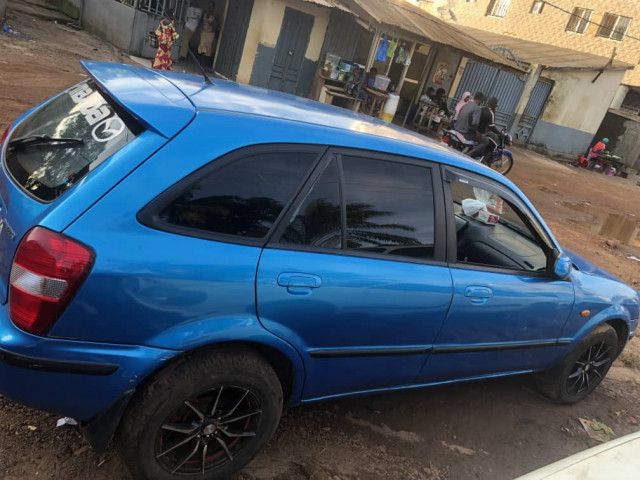 Mazda 323, Voitures, Conakry