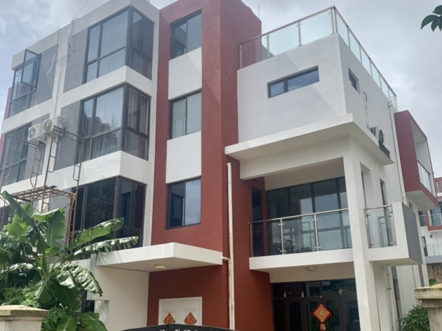 Bâtiment à Plaza Diamond, Maisons, Conakry
