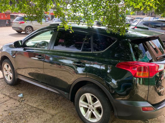 Toyota RAV4, Voitures, Conakry