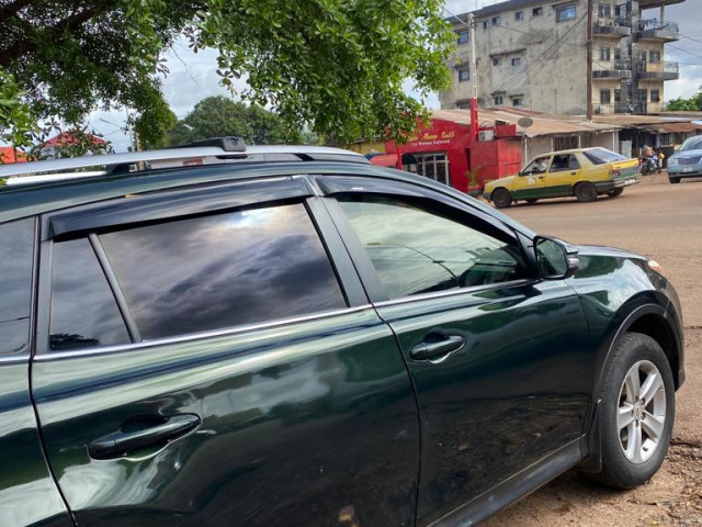Toyota RAV4, Voitures, Conakry