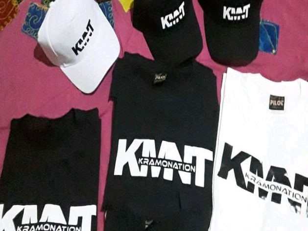 Différents T-Shirts Kramonotion (KMNT), Vêtements, Boké