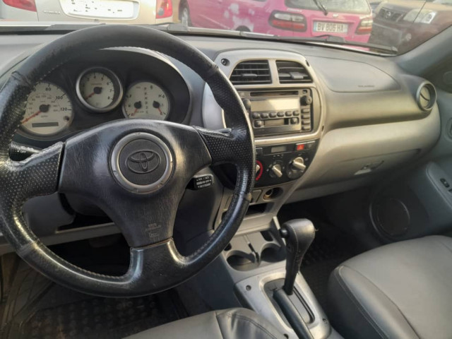 Toyota RAV4, Voitures, Conakry